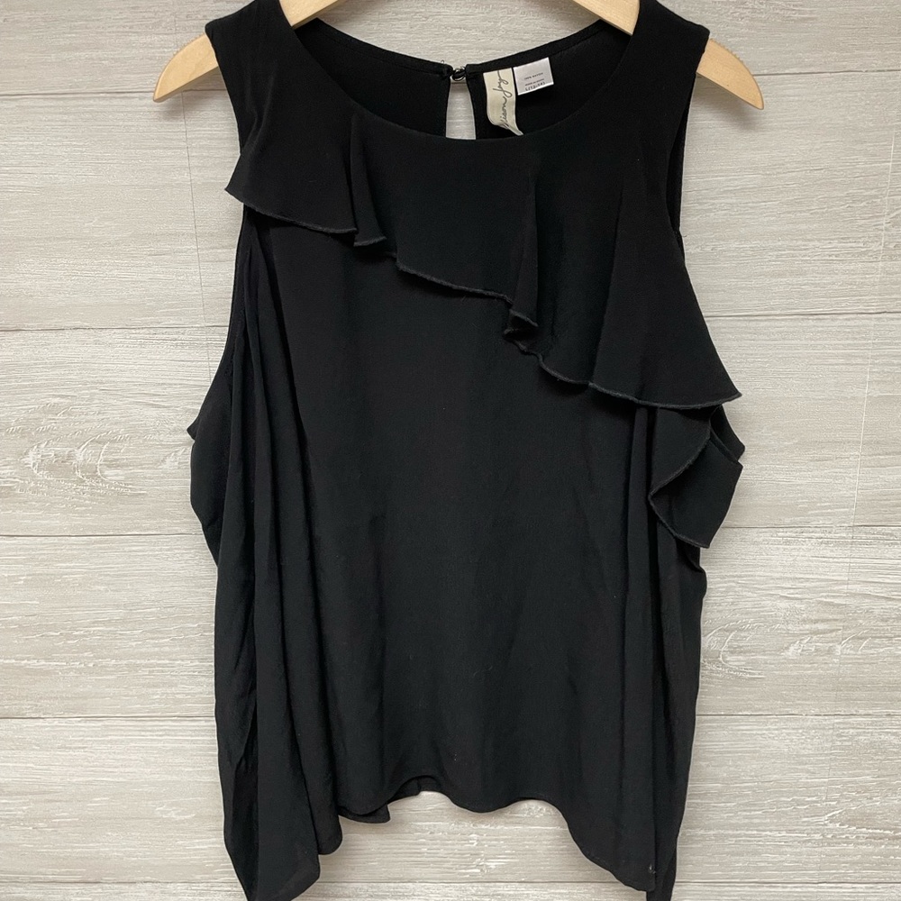* | Evereve Allison Joy | Cold Shoulder Blouse. Size L.